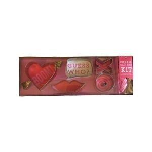 Heart & Home Cookie Garland Kit With Cutters For Holes & Ribbon‎